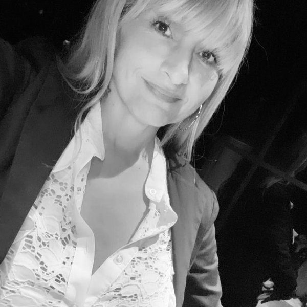 Retrato de Karina Reyes, fundadora de Saint Mary School